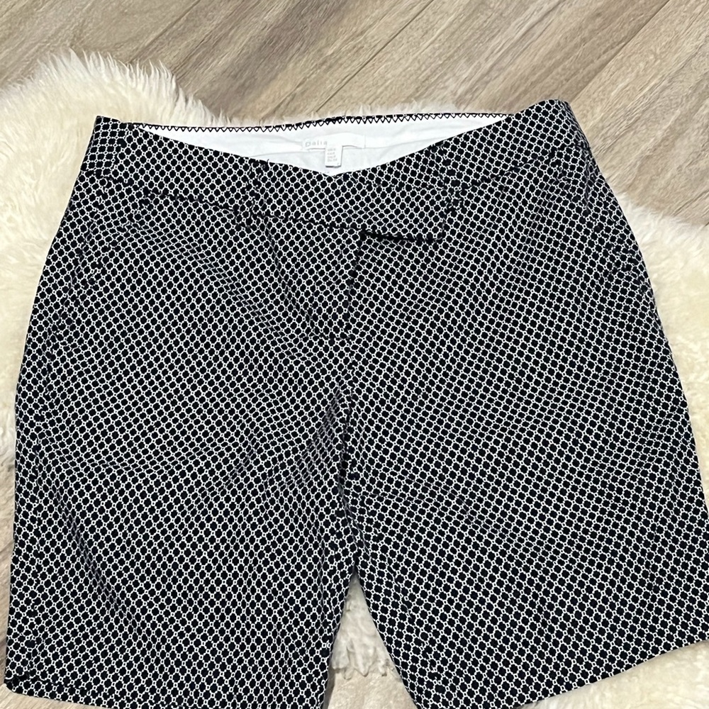 Dalia Bermuda Style Shorts Size 4 small print